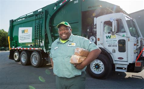 How Much Do Trash Truck Drivers Make: Exploring the Garbage Behind the Paycheck